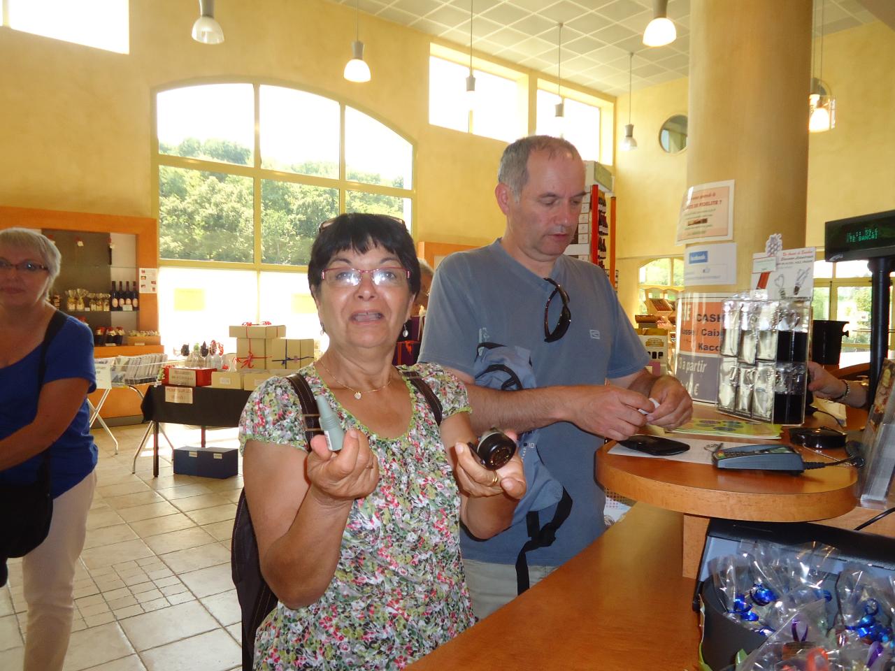 C'EST UN TIRE BOUCHON CARMEN VISITE  DES CAVES A VOUVREY